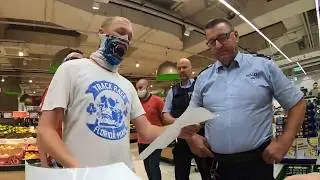 CoronaPolizei im Kaufland m&ouml;chte Maskenpflicht und Platzverweis durchsetzen. Es gab Widerstand