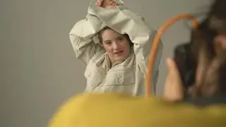 Így készült történelmi címlapunk Szalay Anna Lilla Down-szindróma aktivistával, less be a fotózásra!