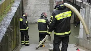Allagamenti a Cento, vigili del fuoco in azione