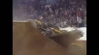 Avenger crash in Pontiac 2004 show 1 