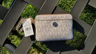 Micheal Michael Kors Medium Logo Chain Card VANILLA
