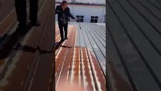 Satisfy roof zinc spray painting work
