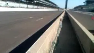 2-seat Indycars racing at the indianapolis Motor Speedway