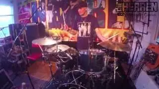 Die Herren drummer Lord Nilsson. Beskriver sit trommes&aelig;t