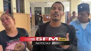 Llorando sale madre de audiencia en el palacio de justicia en San Francisco de Macorís