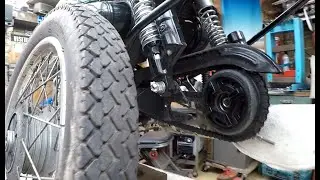 Démontage  et remontage de la roue arrière de la Royal Enfield 500 bullet euro3