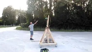 Popular Mechanics build. 3rd shot.Rolling Whipper Trebuchet. 150#/1#/750'