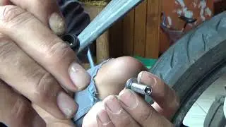 Cara pasang pentil ban tubeless BESI / BAN Motor