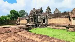 We walk around the Banteay Samr&eacute; temple near Angkor Wat - Siem Reap.