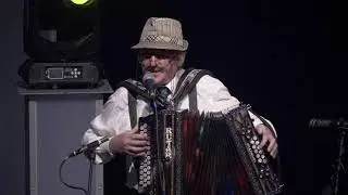 Klobasekov Pepi - Mici v avtu skače (Valentinov koncert Ansambla Naveza)