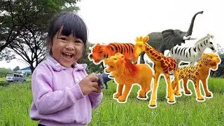 Mencari Mainan Hewan Singa Zebra Macan Gajah Hippo Pinguin Seperti Kebun Binatang
