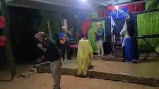 CANTA BERNARDO RODRÍGUEZ Y DAMARIS GONZÀLES, DESDE LAJEROS LA COMARCA.