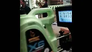 Printing Expiry Date on Oil Bottle | Handheld Thermal Inkjet Printer #TIJ #inkjet #handheld