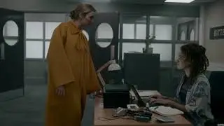 Killing Eve 3 x 8 Villanelle at Eve&rsquo;s work