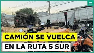 Camión se vuelca en Ruta 5 Sur a la altura de San Bernardo
