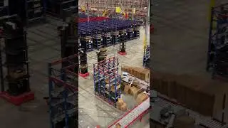 No edit Robot Worker @Staples Warehouse