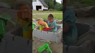 🌈CUTE 3 YEAR OLD GIRL PLAYING IN THE SANDBOX #shorts #toddler #sandbox #outdooractivitiesforkids