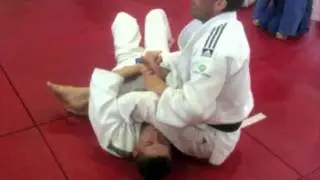 Juji Gatame Armlock transition to Sankaku Jime by JASON KING