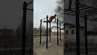 @m40r_workout doing #pushups on top of two #highbars / #freestyle fitness and exercising