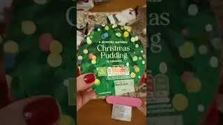Our UK Christmas Dinner traditions .. Do you pull a Christmas Cracker ?  ( not UK exclusive I know)