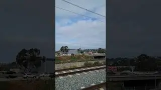 Side by Side:  Congested Freeway vs. Smooth Train Ride | เปรียบเทียบ: ฟรีเวย์รถติด vs. นั่งรถราง
