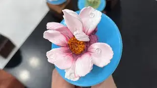Make a super beautiful butterfly flower out of cream / #caketv #pipingflowers