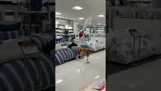 Вызываю незнакомцев на бой подушками 🥊