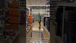 Когда случайно задел маму тележкой из супермаркета 😂 #шорты
