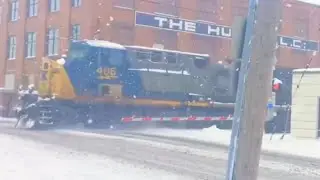 I saw Csx 406 (Csx 7788 was trailing behind it!) ❄️🎄RARE CONTAINER CARS! RARE CLASSIC CSX ENGINES!