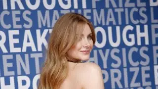 🍑 Bryce Dallas Howard Flaunts Her Curves on the Red Carpet &ndash; Paparazzi Clicking Away! 📸🔥