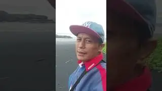 merenung Nung Nung di pantai