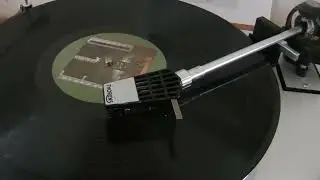 Thorens TD160 demonstrating the operation of the Q-UP arm lift