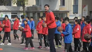 Interview with Zhang Ziyu when he was 11 years old. She may be the tallest female basketball player.