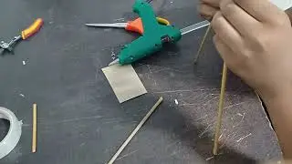 HOW TO MAKE A TRIPOD