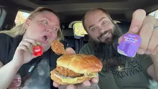 Darryl trying hottie sauce (Popeyes mukbang)