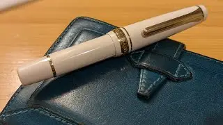 手のひらサイズの本格派 プロフェッショナルギア スリムミニ アイボリー 開封しました