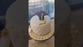 #graduationcake #mycake #cakecreation #whiteandgold #kunanta #humoodkunanta #cake #homemadecake