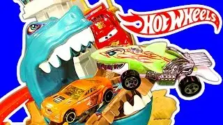 Hot Wheels Sharkport Showdown Color Shifters Shark & Dinosaur Attack