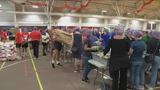 Bowling Green Rotary Club's Kids Coalition Against Hunger holds food packing event