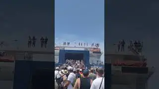 Boarding on a ferry in Paros Greece and you have to hurry up 😸🇬🇷