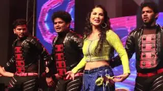 Sunny Leone`s hot performance in Hyderabad