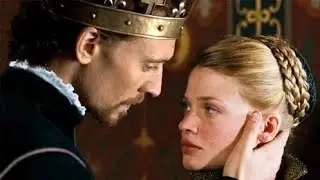 King Henry V (Tom Hiddleston) and Princess Katherine(Melanie Thierry) in 