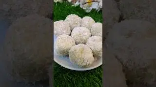 Coconut Ladoos 🤍  #ladoo #ladoos #coconut #coconutladoo #dryfruits #cashew #raisins #shorts #reels