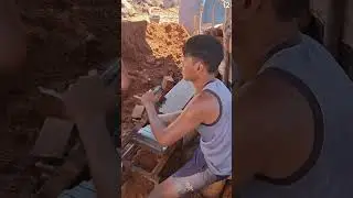 Skill dan teknik mencetak batu bata menggunakan alat canggih yang unik #shorts