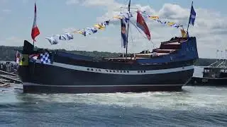Ship Hector launch into the water of Pictou, Nova Scotia.  #hector #novascotia #boatlife #boatlaunch