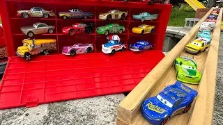 18 Disney Cars☆Play in the park and store them in a Mack trailer truck