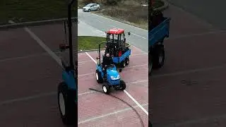 Solidna przyczepa do mini traktora, dwuosiowa z kiprem tr&oacute;jstronnym - 4FARMER :: Traktor.com.pl