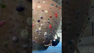 Low start and flagging #boulderinglife #bouldering
