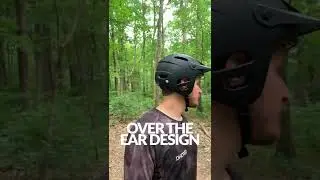 This helmet has it all! 🪖 #giro #girotyrant #mtbgear #mtb #enduro #mtbjumps #mtbshorts #shorts