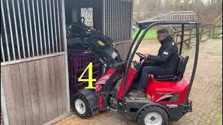 Rotator koppelstuk demo - Machinaal stallen uitmesten in krappe omstandigheden
